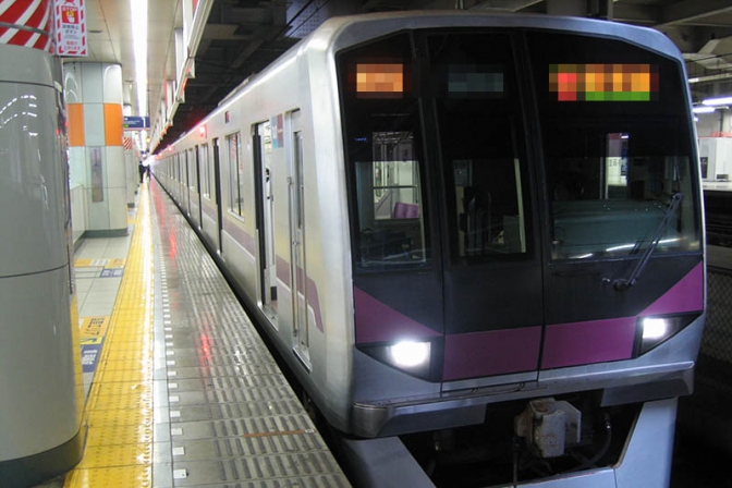 東京メトロ半蔵門線九段下駅でベビーカー挟んだまま発車　子どもは無事