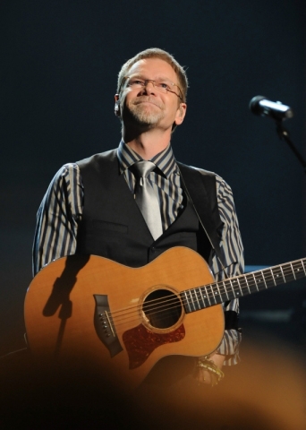 スティーヴン・カーティス・チャップマン（Steven Curtis Chapman）は、自身７度目の快挙となる最優秀アーティスト賞（Artist of the Year）を受賞した。（BREATHEcast）