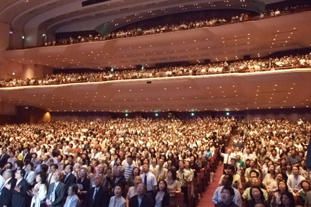 日本のプロテスタント宣教１５０周年を記念する大会には初日、海外からの多数の来賓も含め約５０００人が参加し、会場は満員となった