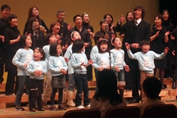 昨年のフェスティバルに出演する子どもたち（写真提供：FOR THE KIDS!）