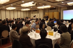 第6回首都圏キリスト教大会の開催に向け、関係者約１２０人が集った晩餐会＝昨年１０月３１日