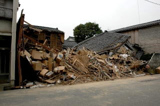 教会近隣の家屋が倒壊　輪島市